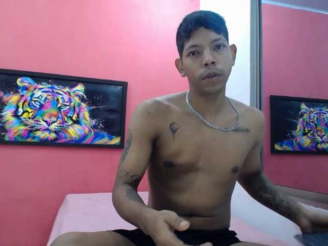 latinosninfomanos live cam on BongaCams