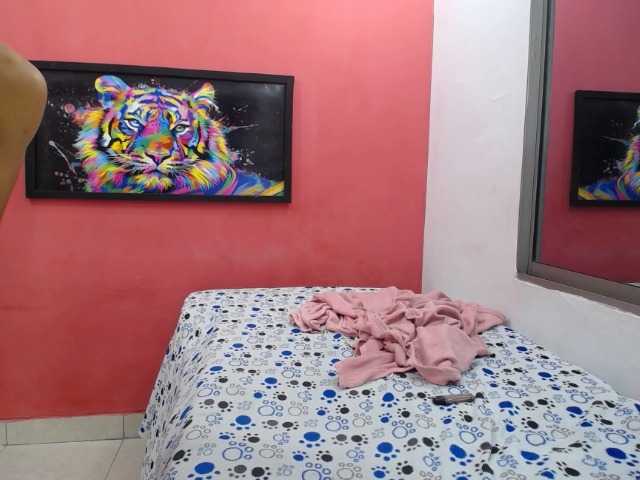 latinosninfomanos live cam on BongaCams