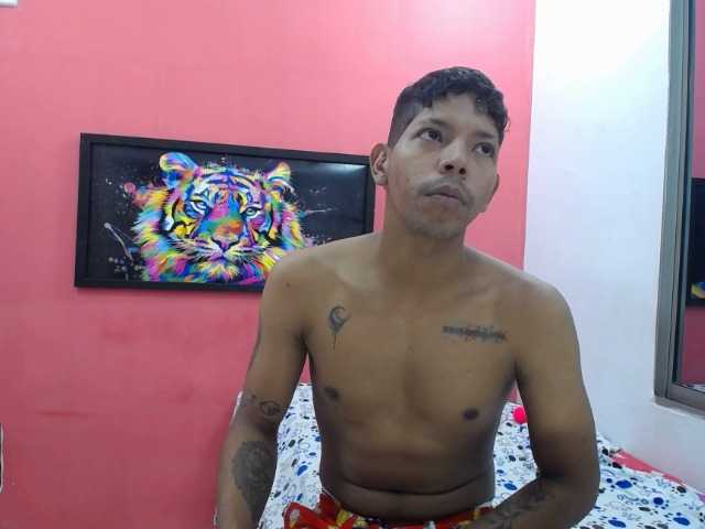 latinosninfomanos live cam on BongaCams