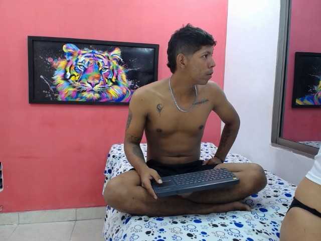 latinosninfomanos live cam on BongaCams