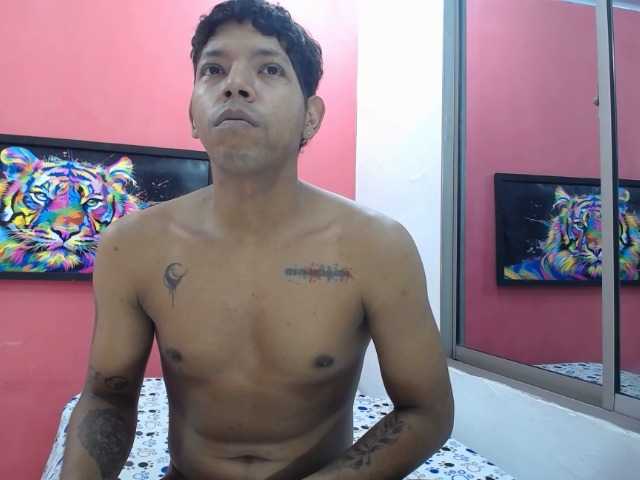 latinosninfomanos live cam on BongaCams
