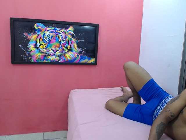 latinosninfomanos live cam on BongaCams