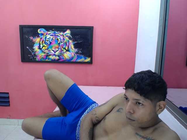 latinosninfomanos live cam on BongaCams