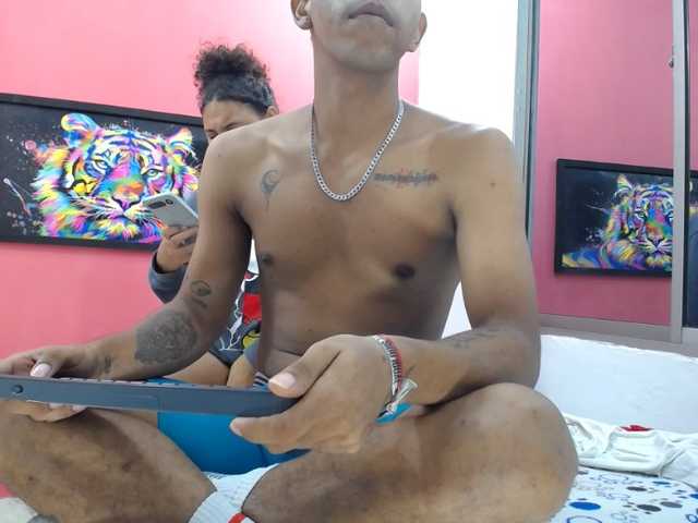 latinosninfomanos live cam on BongaCams
