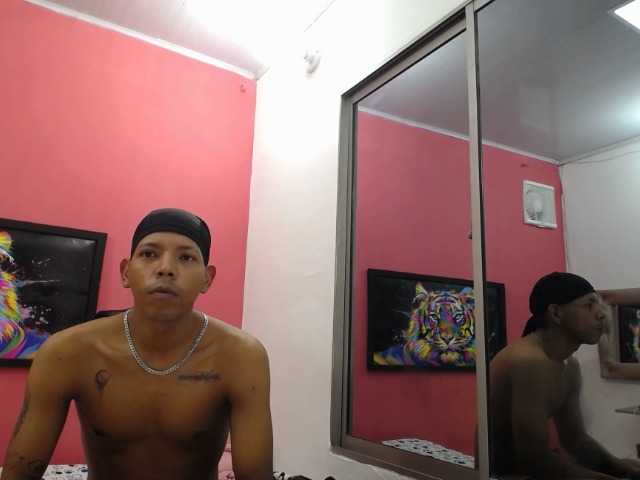 latinosninfomanos live cam on BongaCams