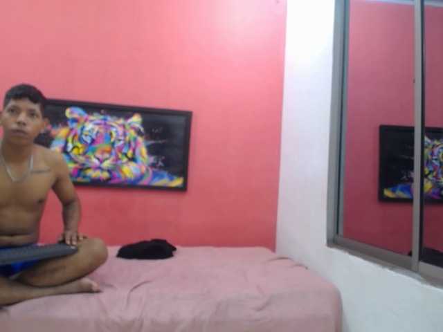 latinosninfomanos live cam on BongaCams