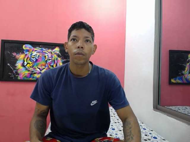 latinosninfomanos live cam on BongaCams