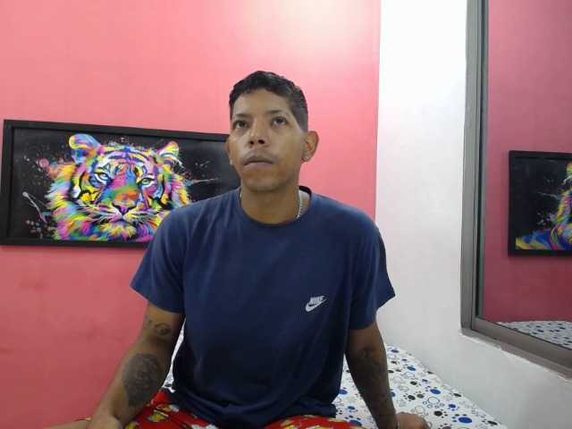 latinosninfomanos live cam on BongaCams