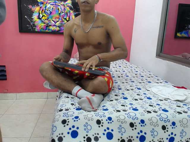 latinosninfomanos live cam on BongaCams