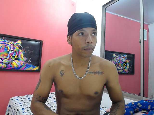 latinosninfomanos live cam on BongaCams