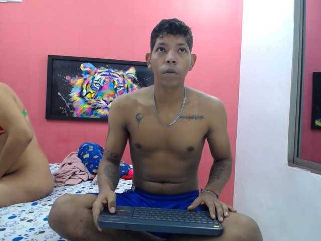 latinosninfomanos live webcam show