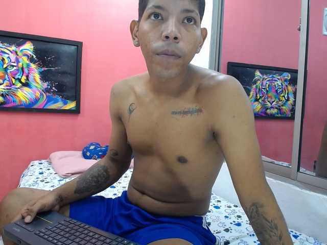 latinosninfomanos live webcam show