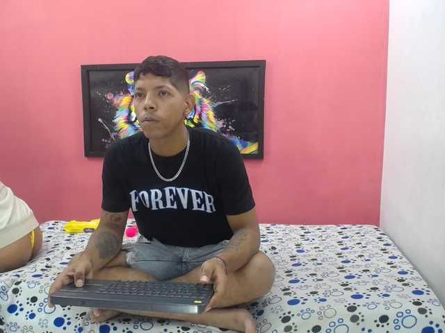 latinosninfomanos live cam on BongaCams