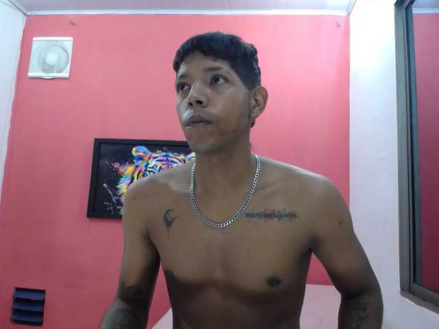 latinosninfomanos live cam on BongaCams