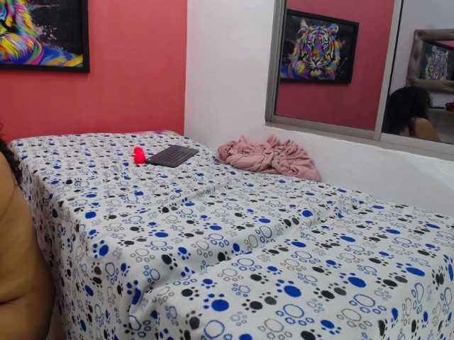 latinosninfomanos live webcam show
