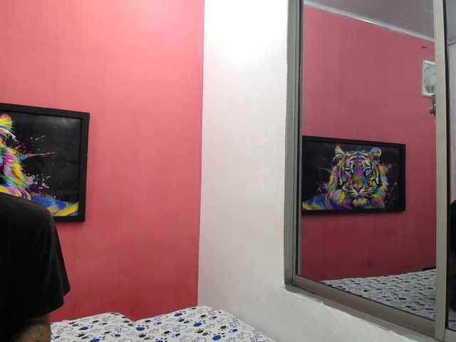 latinosninfomanos live cam on BongaCams