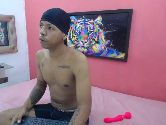 latinosninfomanos live cam on BongaCams