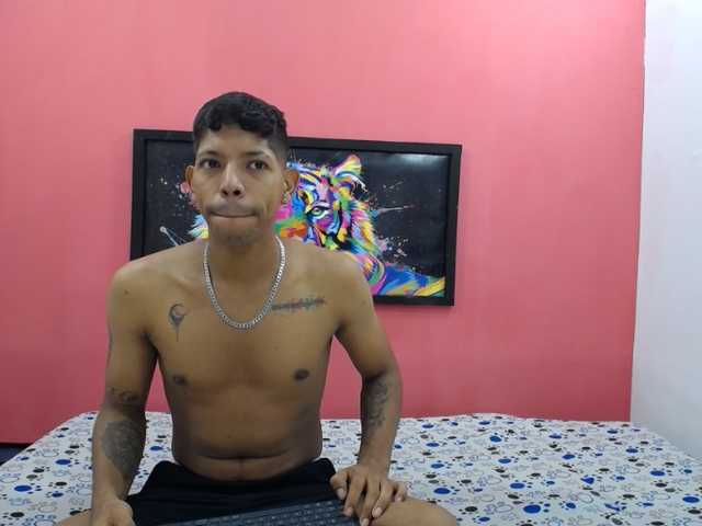 latinosninfomanos live cam on BongaCams