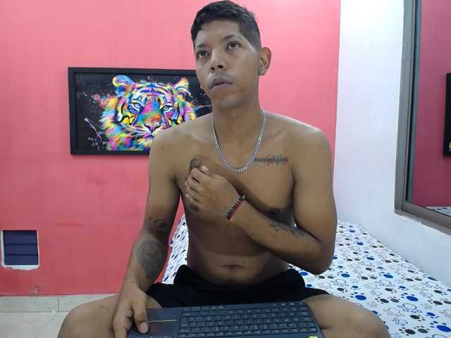 latinosninfomanos live cam on BongaCams