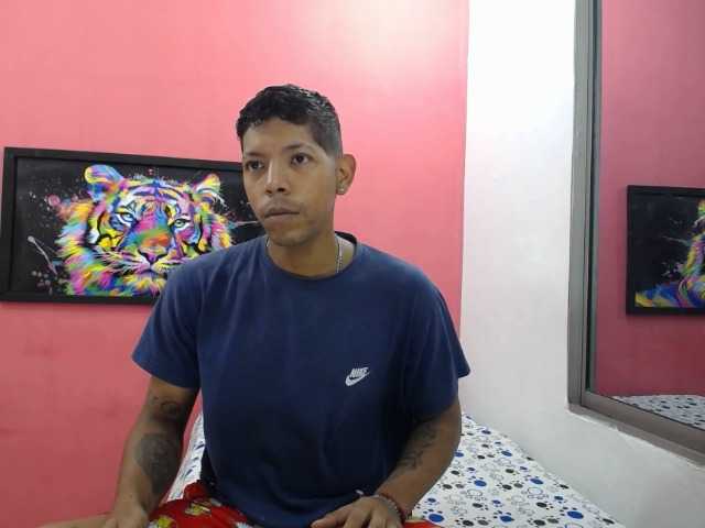 latinosninfomanos live cam on BongaCams