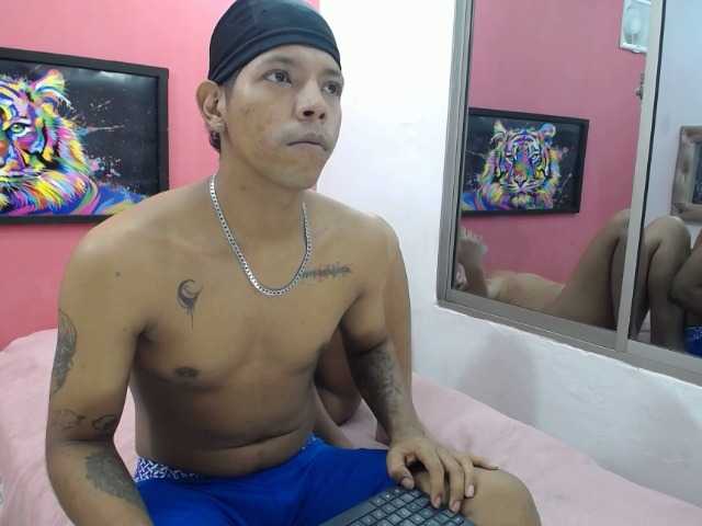 latinosninfomanos live cam on BongaCams