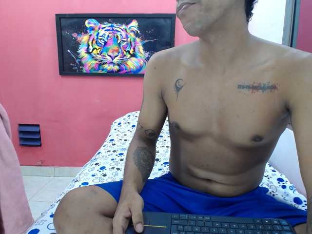 latinosninfomanos live cam on BongaCams