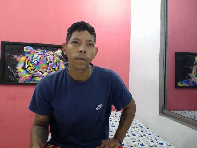 latinosninfomanos live cam on BongaCams