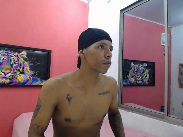 latinosninfomanos live cam on BongaCams