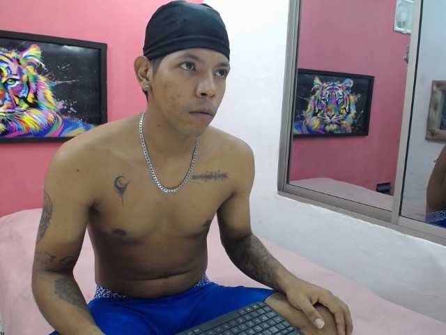 latinosninfomanos live cam preview