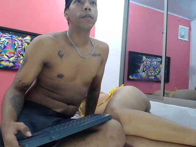 latinosninfomanos's live room
