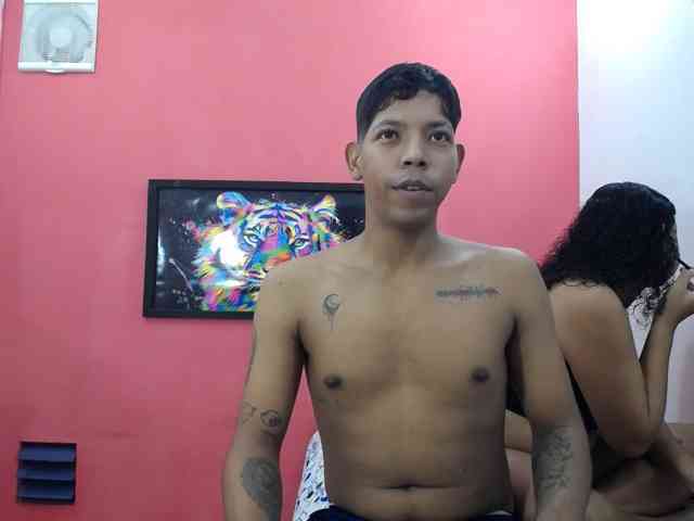 latinosninfomanos's live room