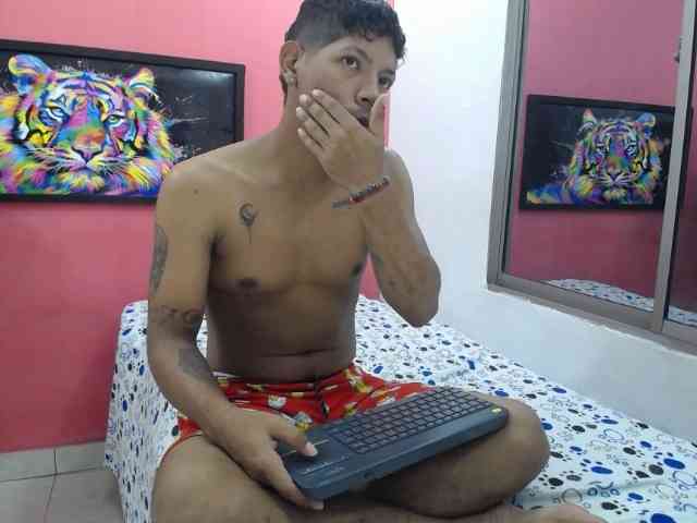 latinosninfomanos webcam