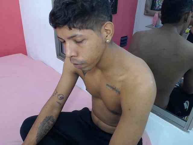 Modelo: latinosninfomanos