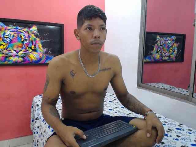 latinosninfomanos Sex Cam Show