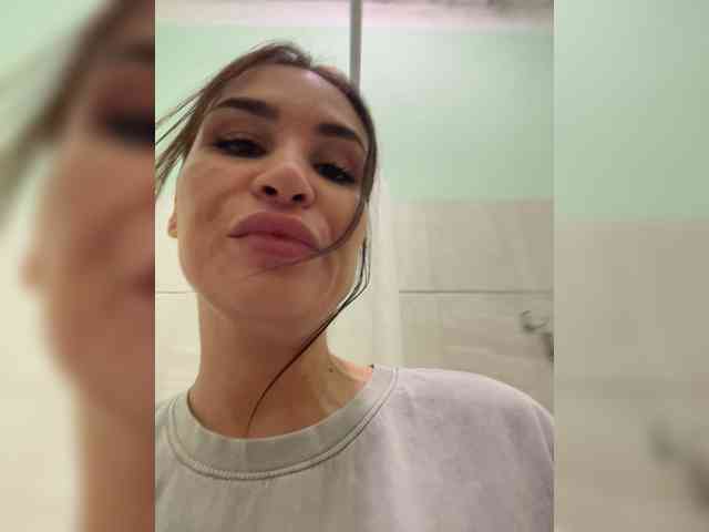 BabyPeach webcam