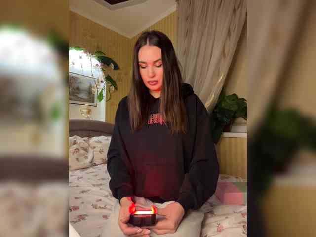 BabyPeach webcam