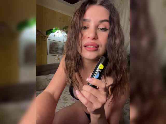 BabyPeach webcam