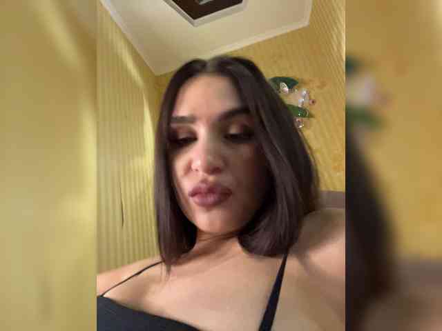 BabyPeach webcam