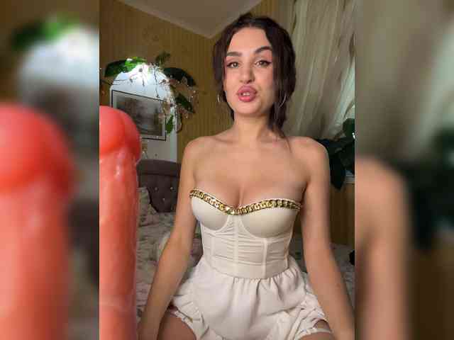 BabyPeach webcam