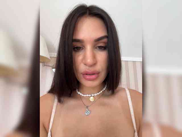 BabyPeach webcam