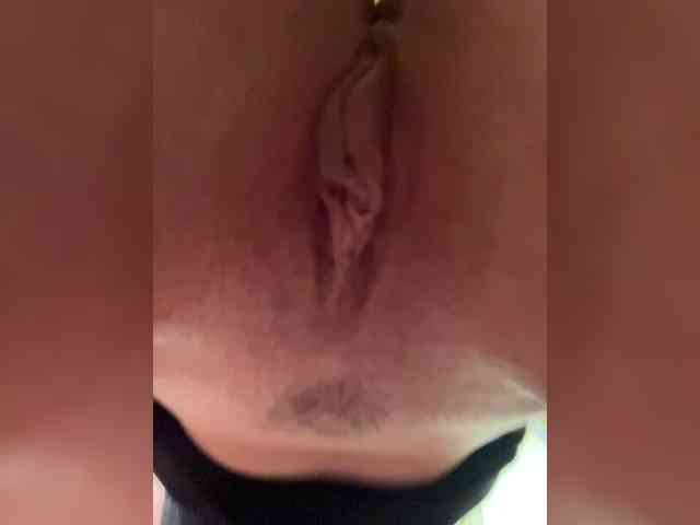 BabyPeach webcam