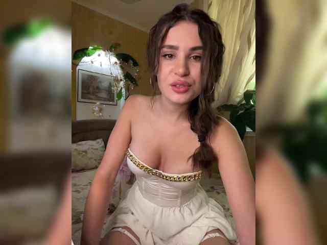 BabyPeach webcam