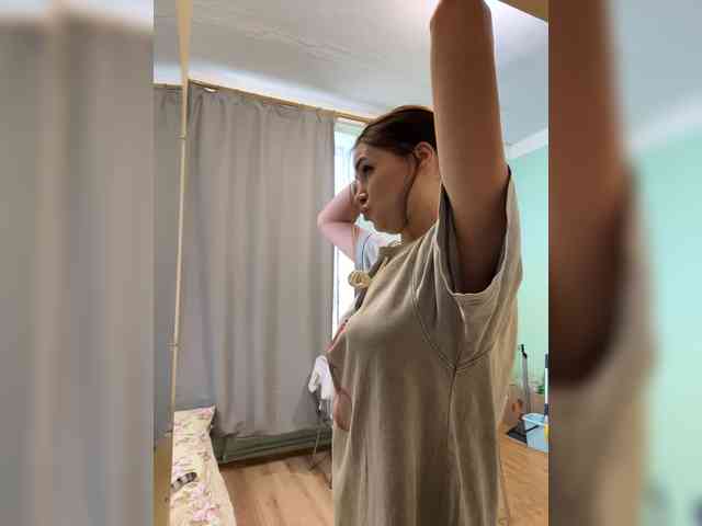 BabyPeach webcam