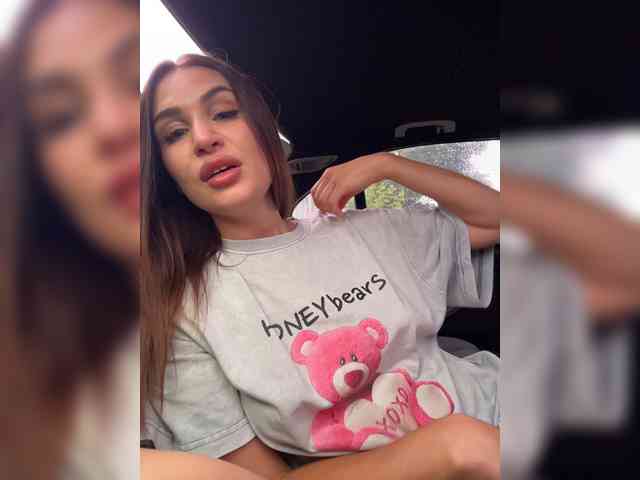 BabyPeach webcam
