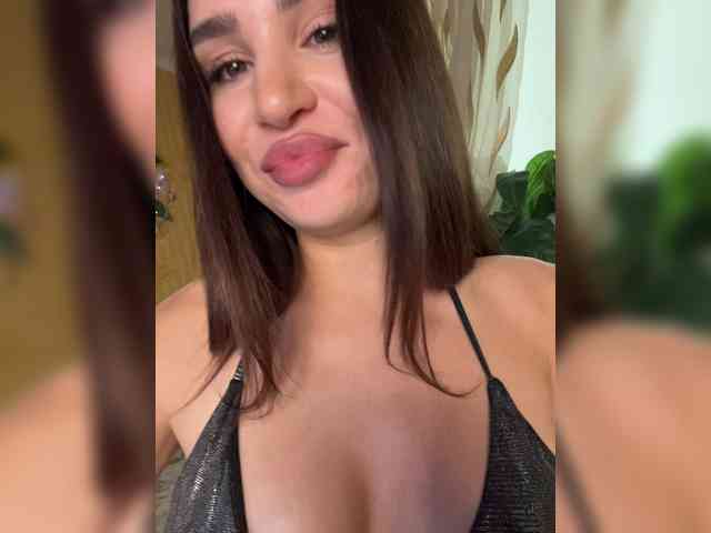 BabyPeach webcam