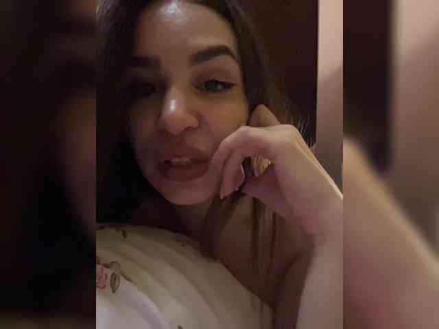 BabyPeach webcam