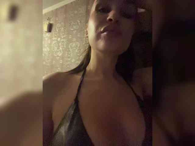 BabyPeach webcam