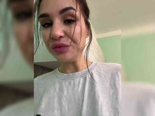 BabyPeach webcam