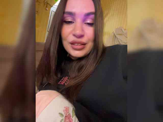 BabyPeach webcam