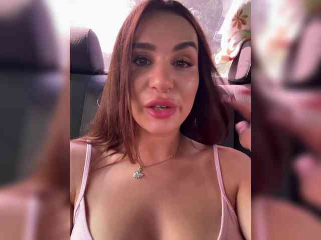 BabyPeach webcam